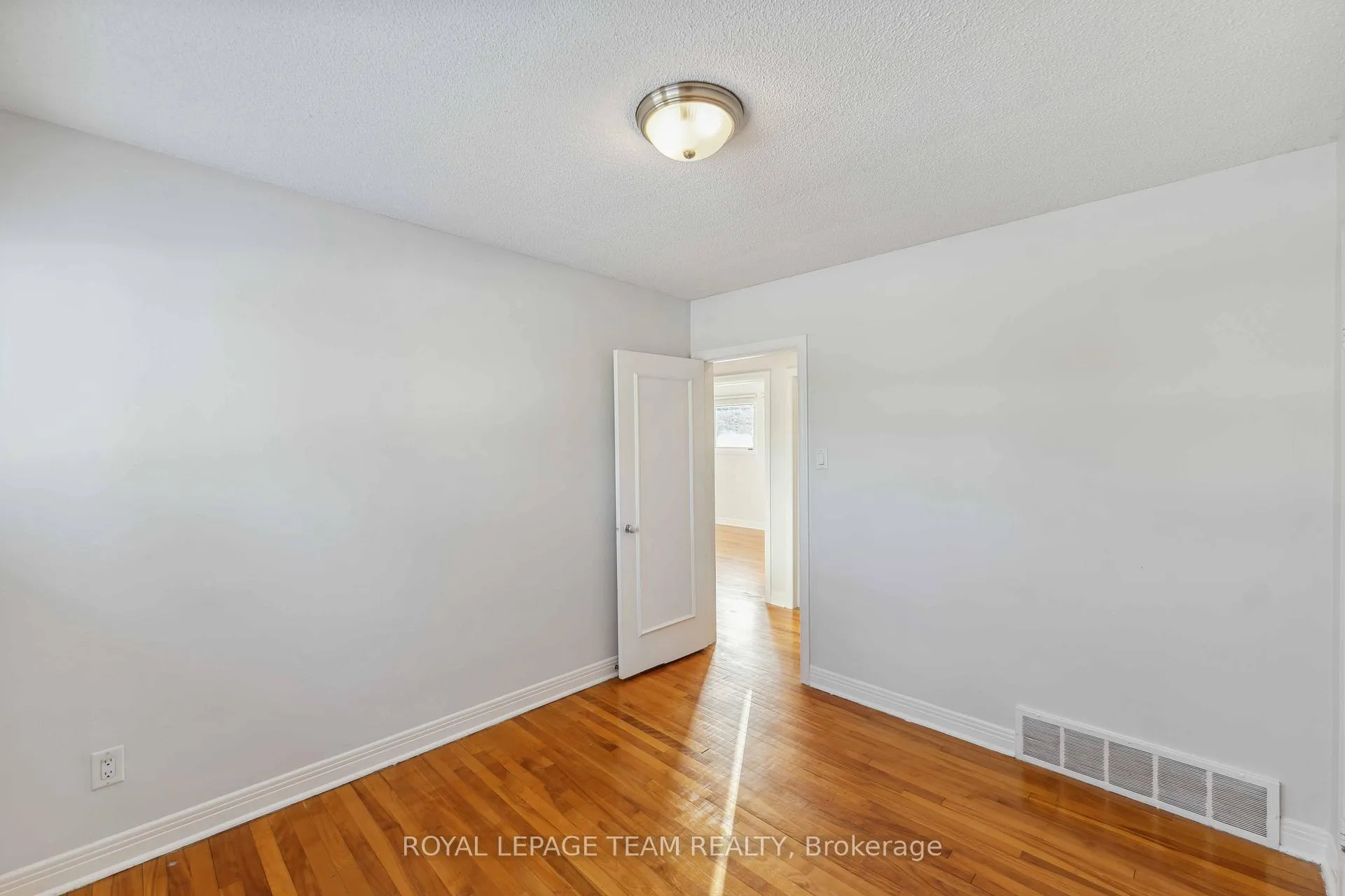 Photo 30 of 420 Billings Avenue, Ottawa, Alta Vista/Faircrest Heights — HOMEH