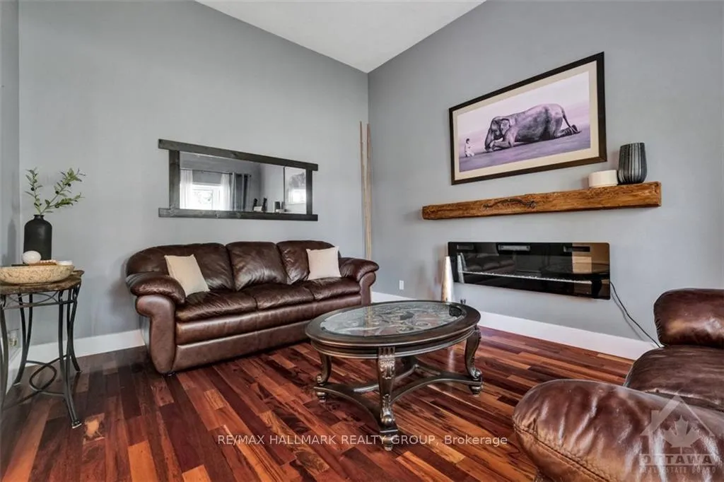 Photo 9 of 11 Alder Crescent, Ottawa, Blackburn Hamlet — HOMEH