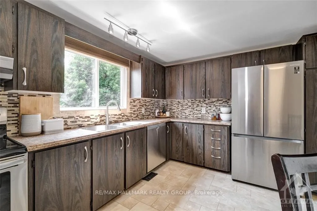 Photo 16 of 11 Alder Crescent, Ottawa, Blackburn Hamlet — HOMEH
