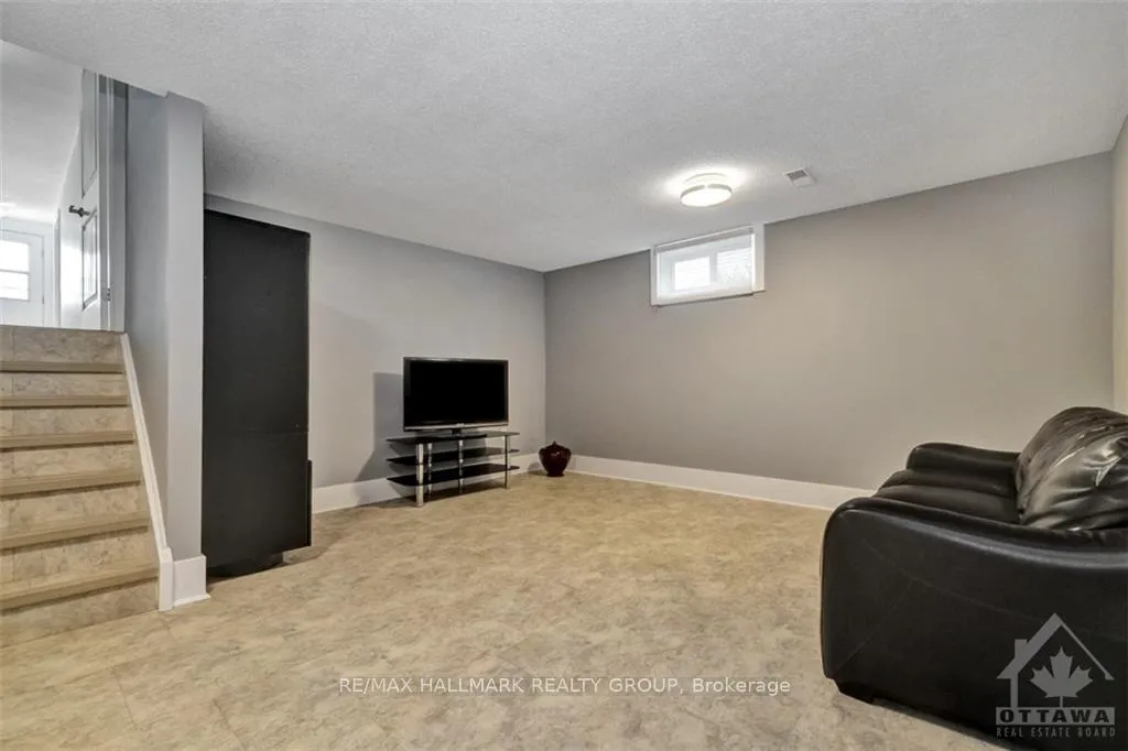Photo 21 of 11 Alder Crescent, Ottawa, Blackburn Hamlet — HOMEH