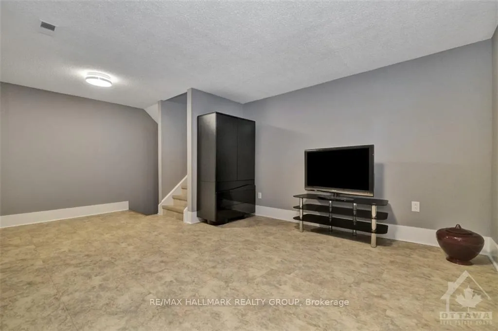 Photo 22 of 11 Alder Crescent, Ottawa, Blackburn Hamlet — HOMEH