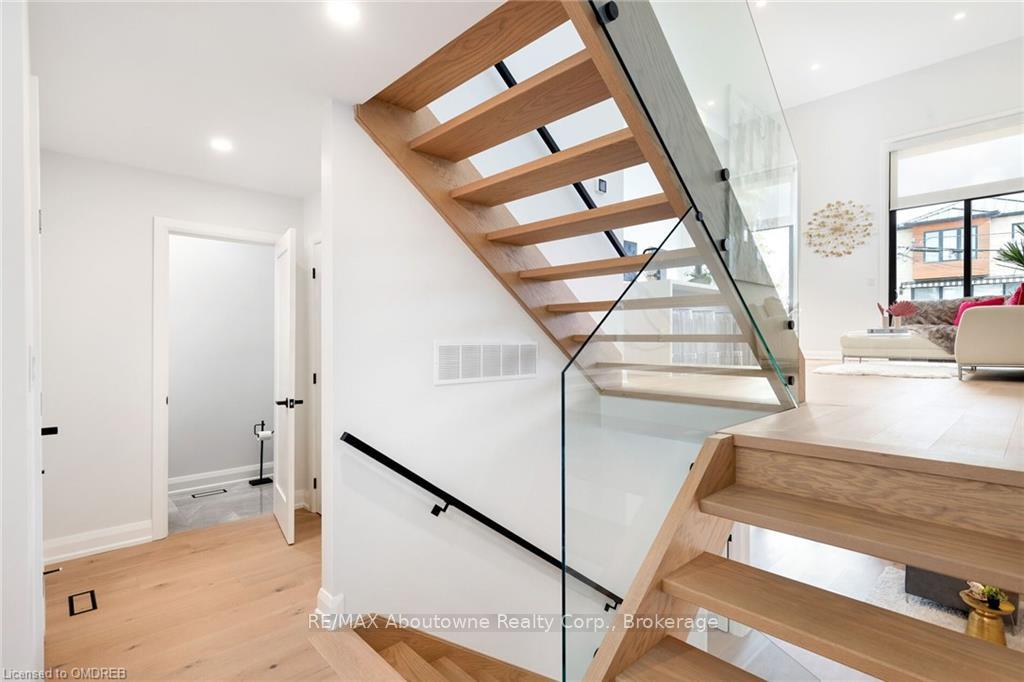 Photo 6 of 103 Tenth Street, Etobicoke, New Toronto — HOMEH