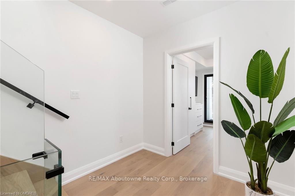 Photo 17 of 103 Tenth Street, Etobicoke, New Toronto — HOMEH