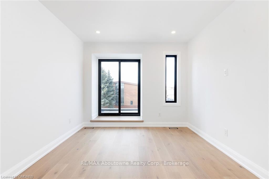 Photo 37 of 103 Tenth Street, Etobicoke, New Toronto — HOMEH