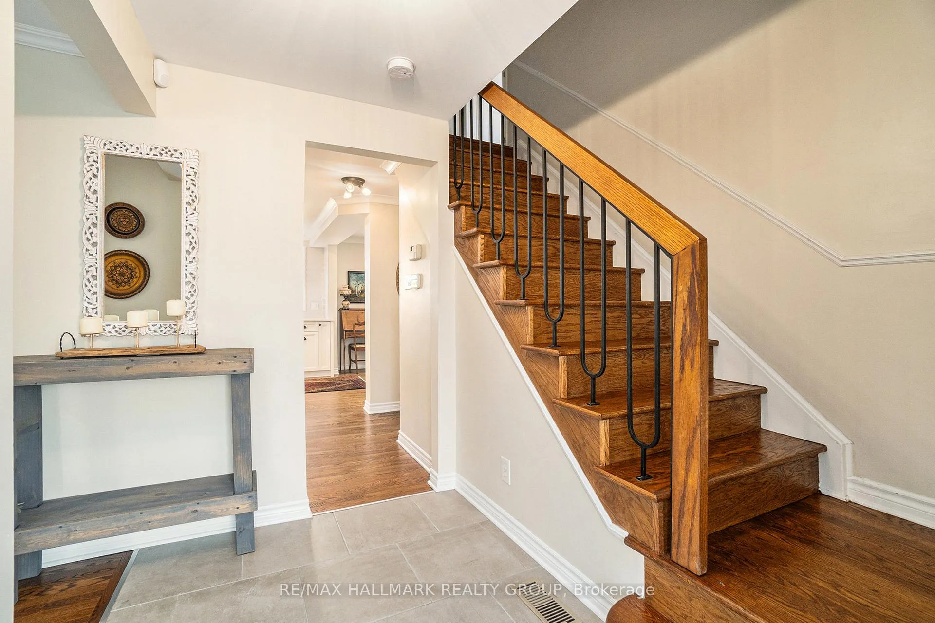 Photo 3 of 617 La Verendrye Drive, Ottawa, Beacon Hill North — HOMEH