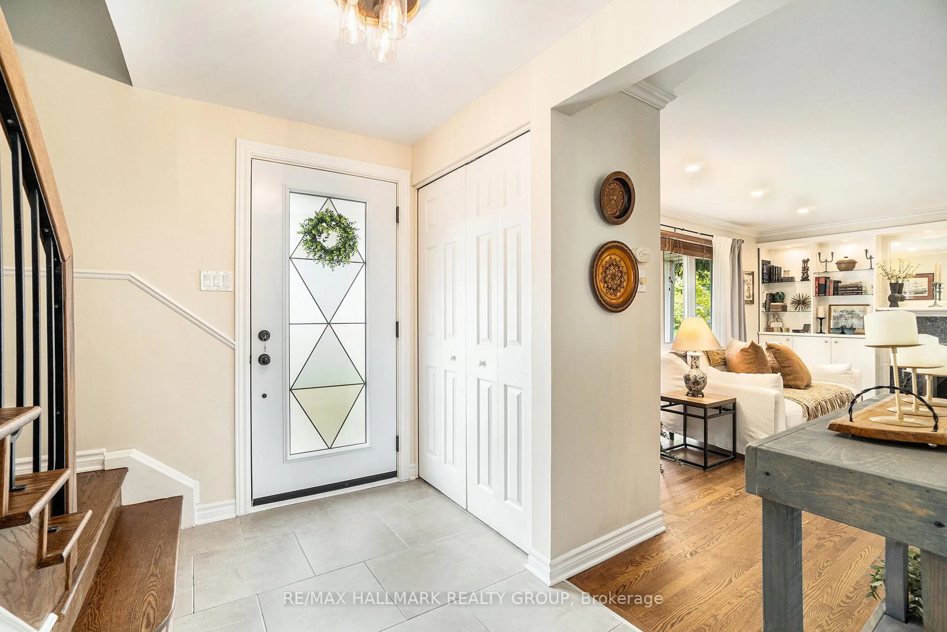 Photo 6 of 617 La Verendrye Drive, Ottawa, Beacon Hill North — HOMEH
