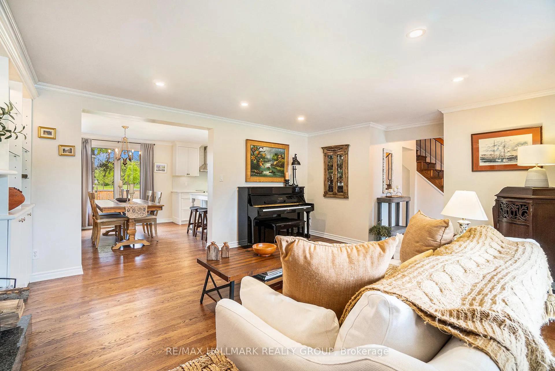 Photo 7 of 617 La Verendrye Drive, Ottawa, Beacon Hill North — HOMEH