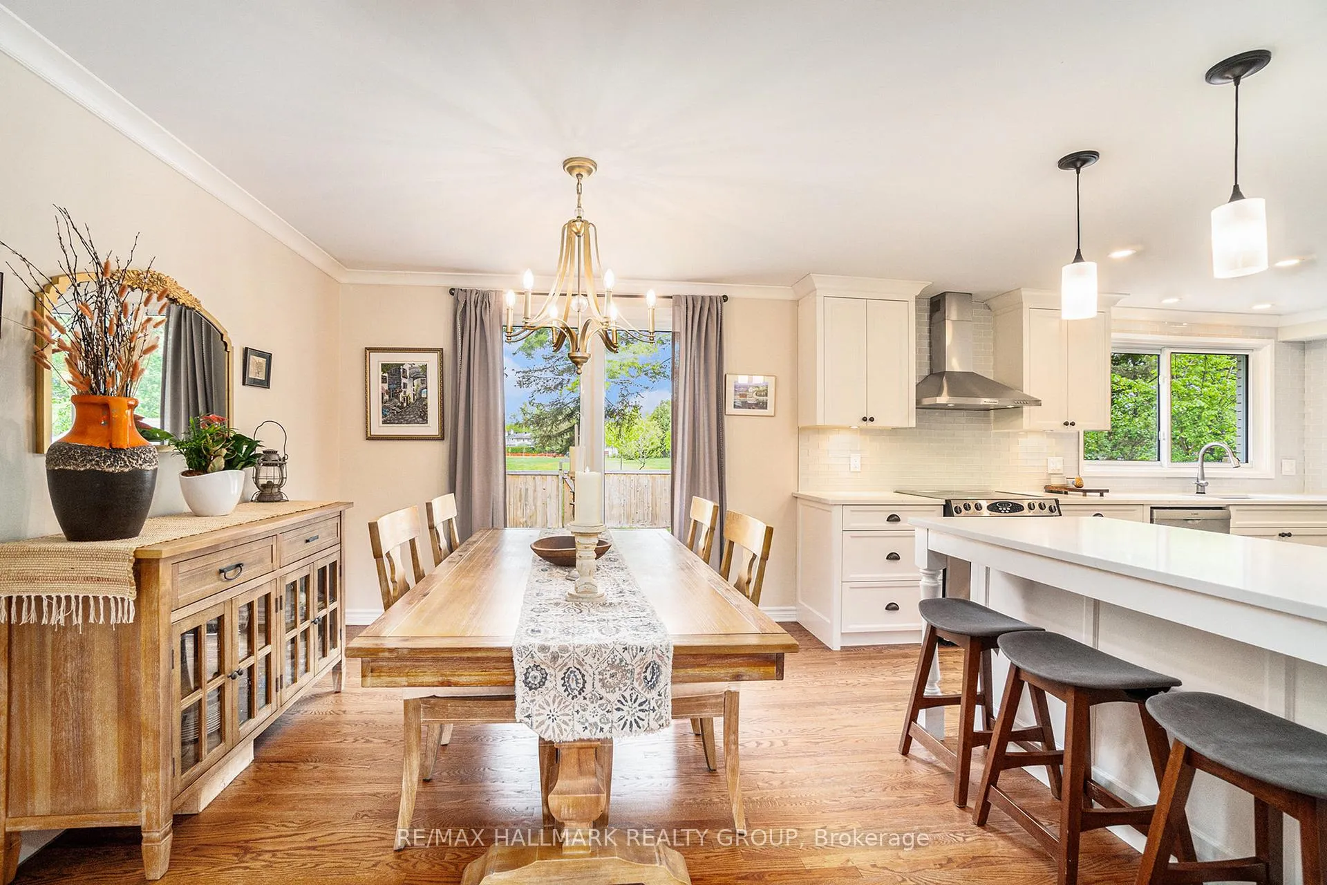 Photo 11 of 617 La Verendrye Drive, Ottawa, Beacon Hill North — HOMEH