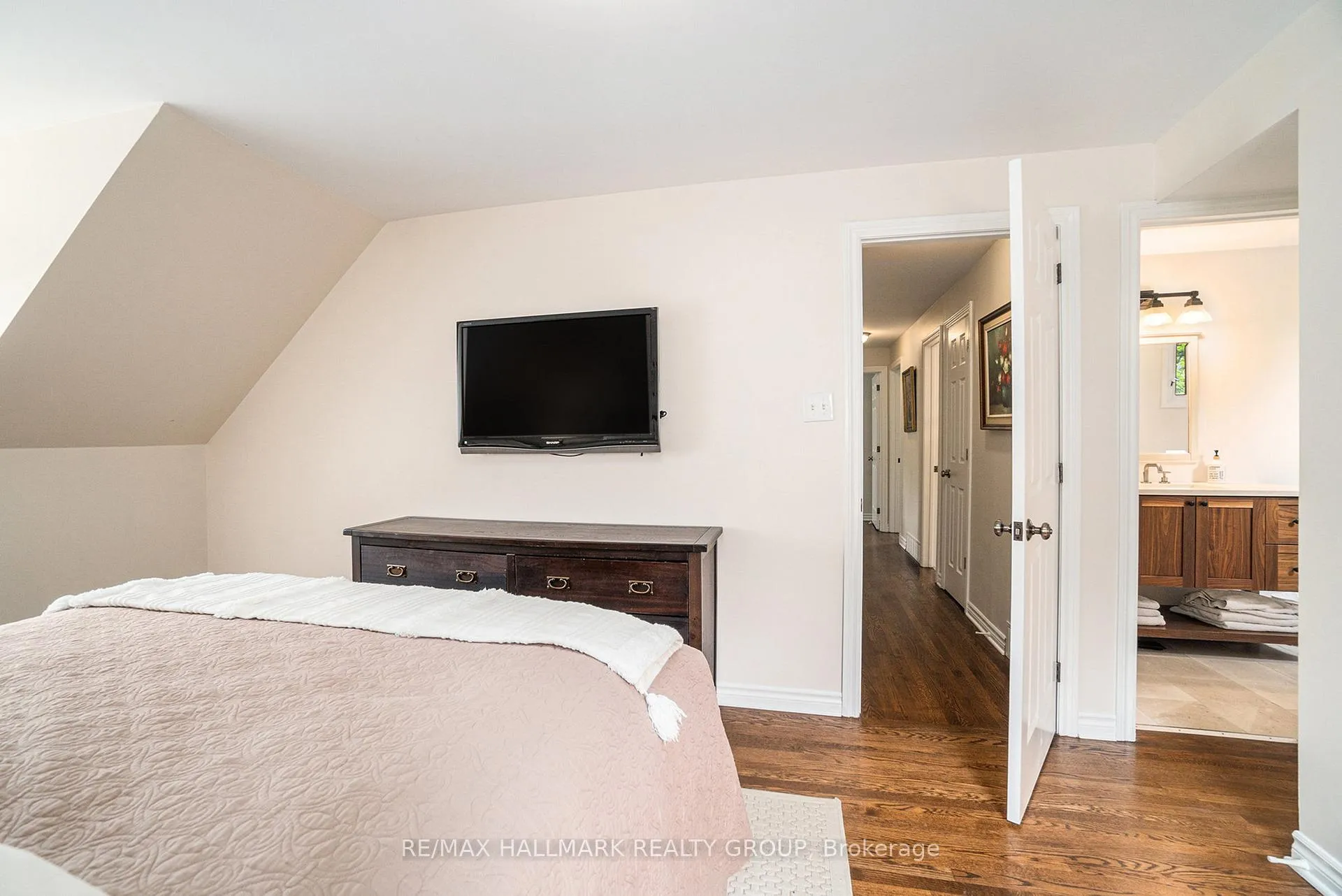 Photo 28 of 617 La Verendrye Drive, Ottawa, Beacon Hill North — HOMEH