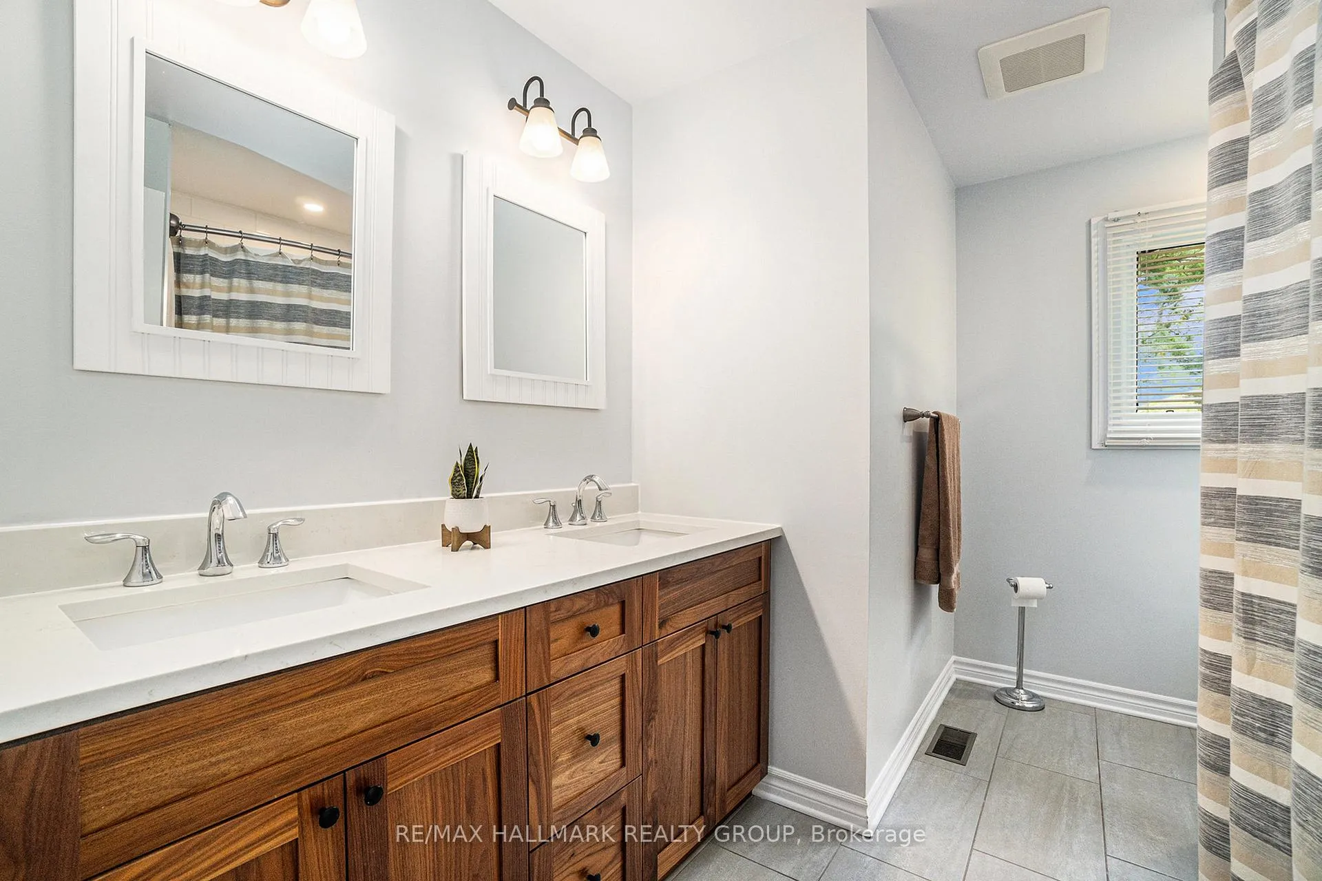Photo 38 of 617 La Verendrye Drive, Ottawa, Beacon Hill North — HOMEH