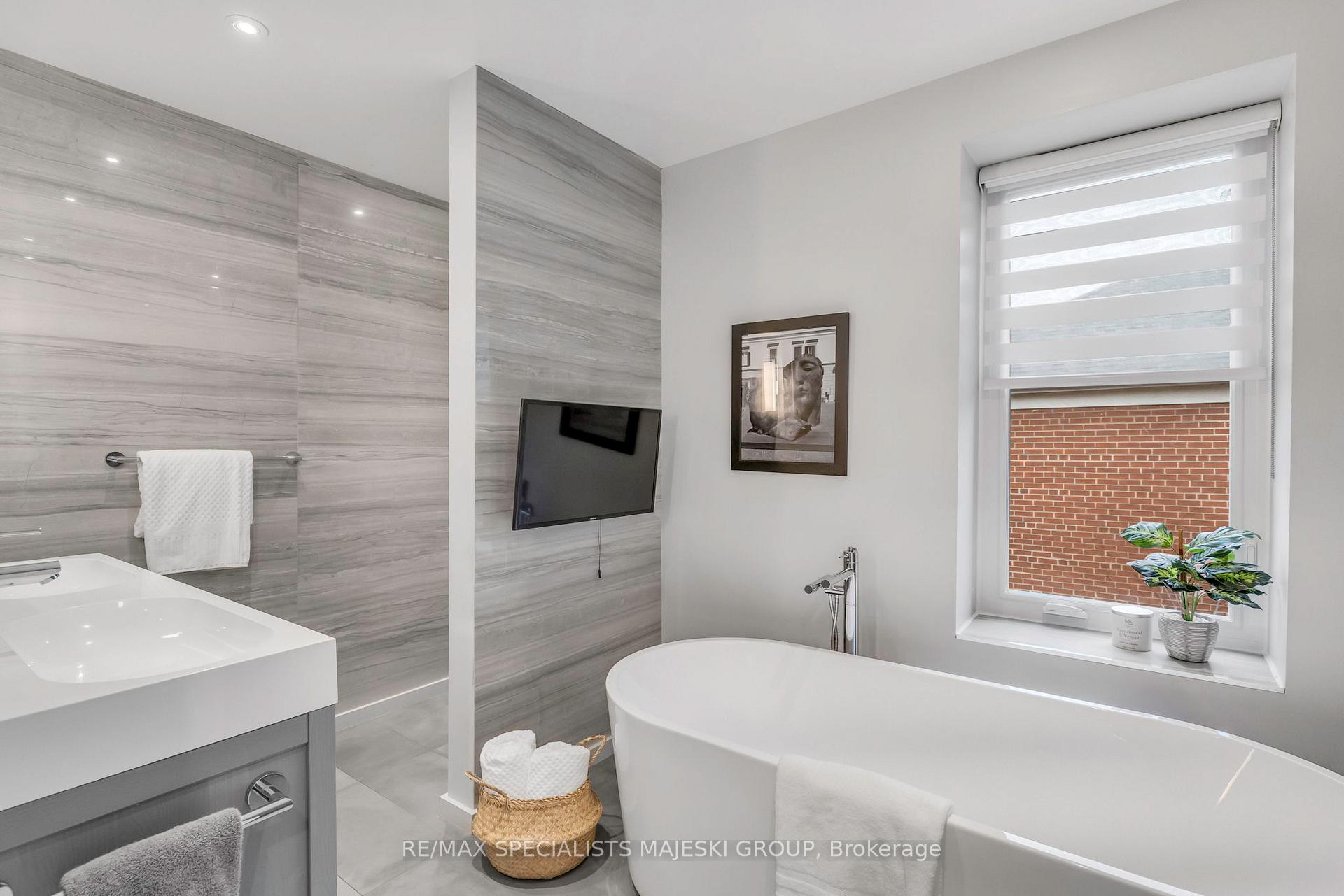 Photo 25 of 50 Cavell Avenue, Etobicoke, Mimico — HOMEH