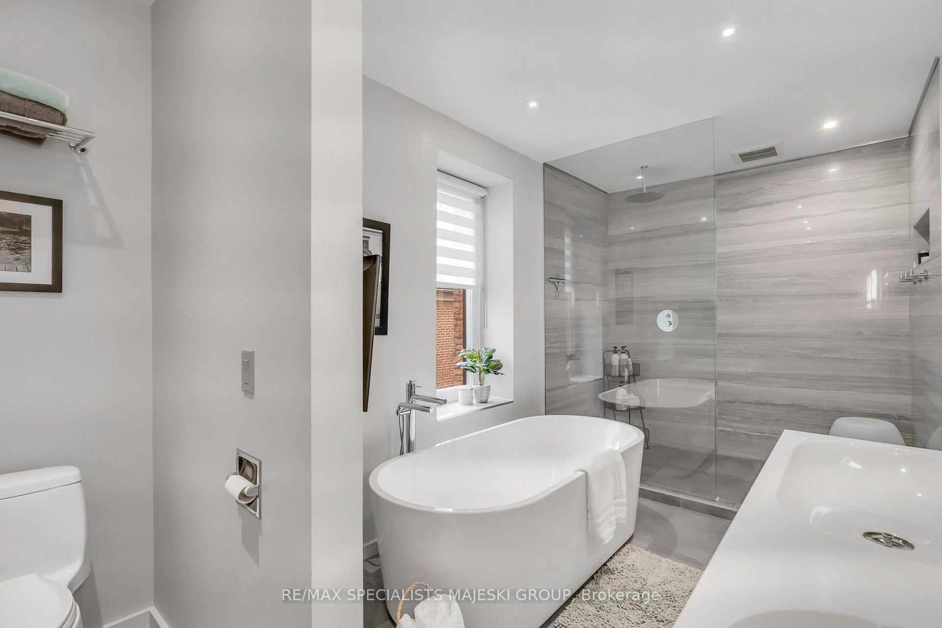 Photo 26 of 50 Cavell Avenue, Etobicoke, Mimico — HOMEH