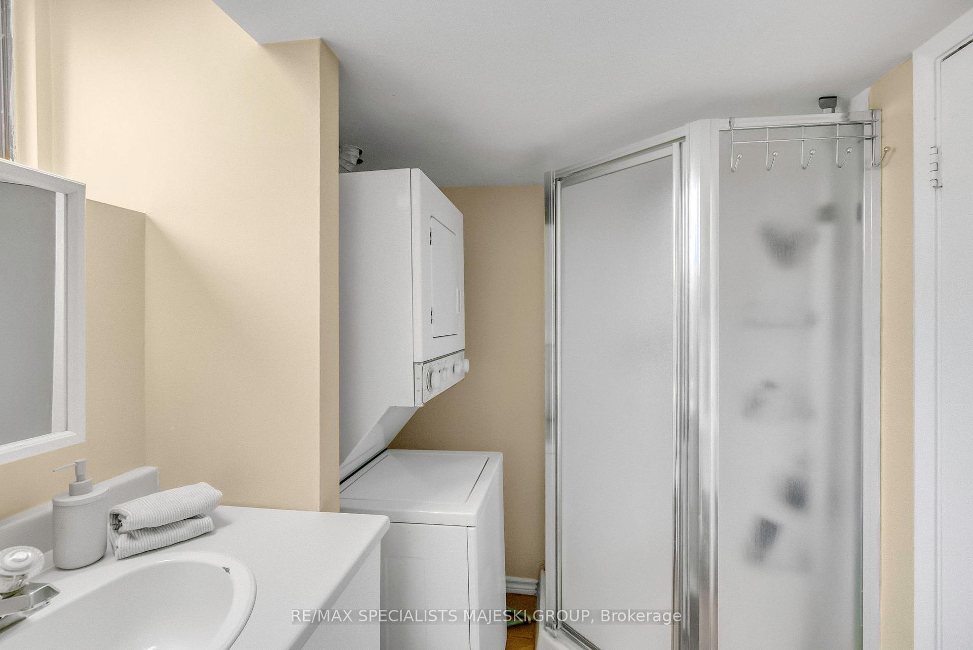 Photo 37 of 50 Cavell Avenue, Etobicoke, Mimico — HOMEH