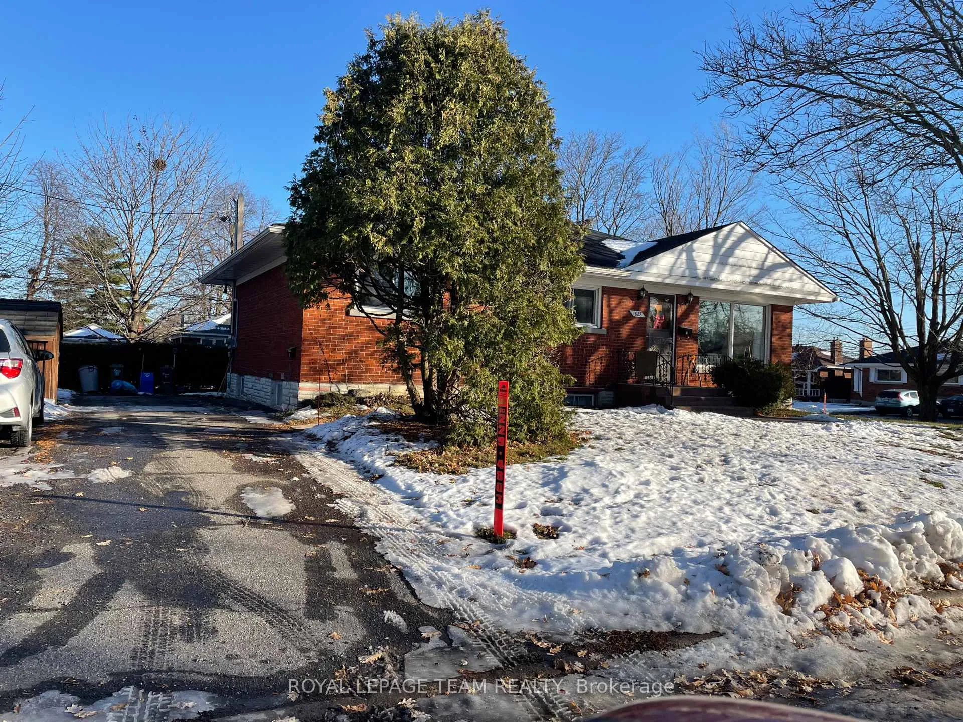 Front of Unit Unit#2, 1627 Chaucer Avenue