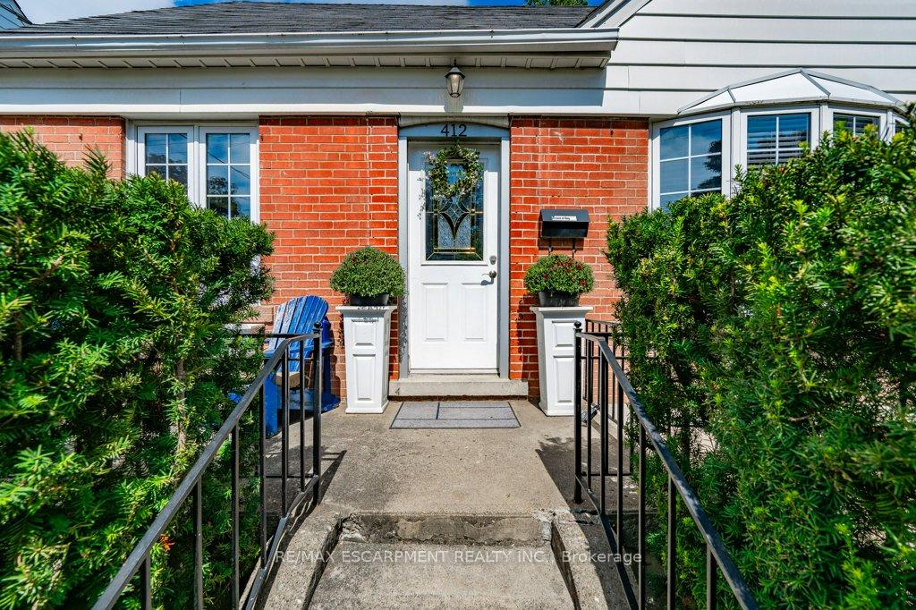 Photo 2 of 412 Valermo Drive, Etobicoke, Alderwood — HOMEH
