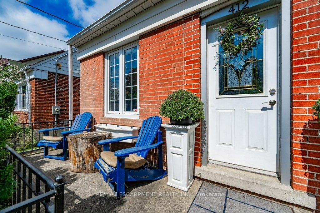 Photo 3 of 412 Valermo Drive, Etobicoke, Alderwood — HOMEH