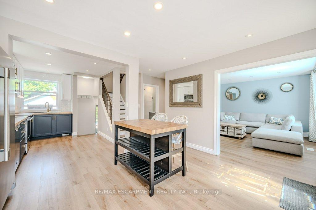 Photo 5 of 412 Valermo Drive, Etobicoke, Alderwood — HOMEH
