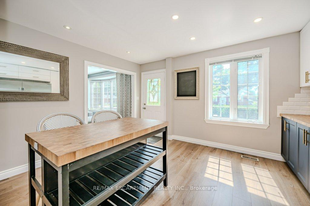 Photo 6 of 412 Valermo Drive, Etobicoke, Alderwood — HOMEH