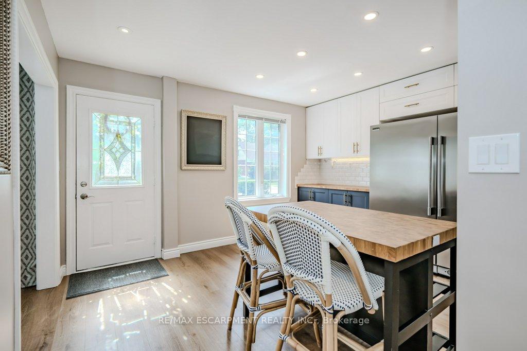 Photo 7 of 412 Valermo Drive, Etobicoke, Alderwood — HOMEH