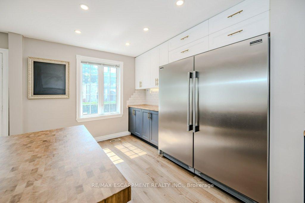 Photo 8 of 412 Valermo Drive, Etobicoke, Alderwood — HOMEH