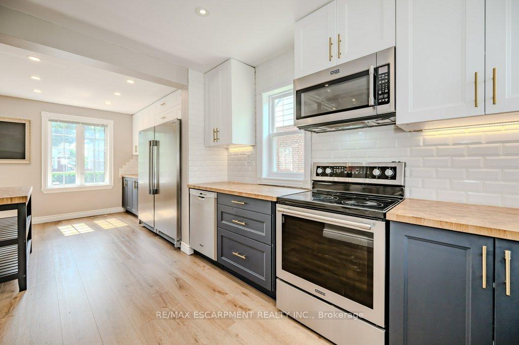 Photo 10 of 412 Valermo Drive, Etobicoke, Alderwood — HOMEH