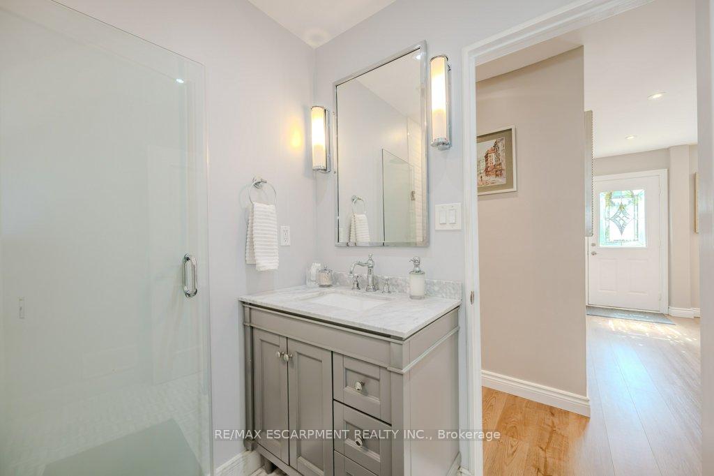 Photo 16 of 412 Valermo Drive, Etobicoke, Alderwood — HOMEH