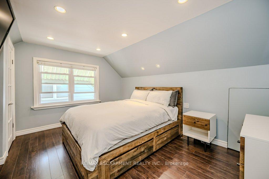 Photo 18 of 412 Valermo Drive, Etobicoke, Alderwood — HOMEH