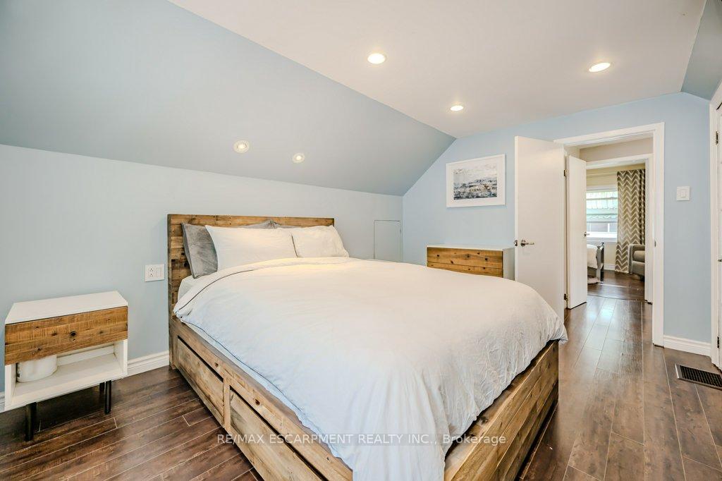 Photo 19 of 412 Valermo Drive, Etobicoke, Alderwood — HOMEH