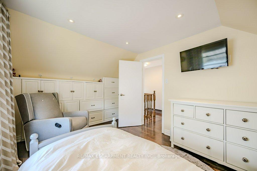 Photo 21 of 412 Valermo Drive, Etobicoke, Alderwood — HOMEH