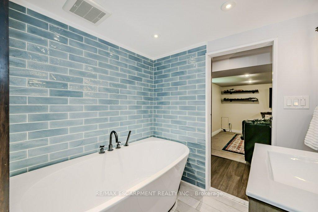 Photo 29 of 412 Valermo Drive, Etobicoke, Alderwood — HOMEH