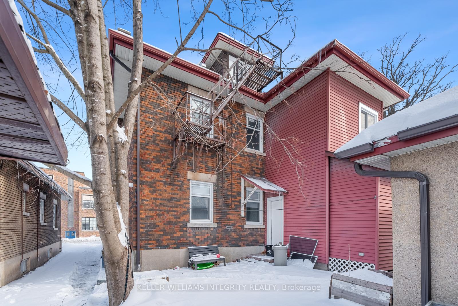 Photo 5 of Unit 2, 106 Harmer Avenue, Ottawa, Ottawa West — HOMEH