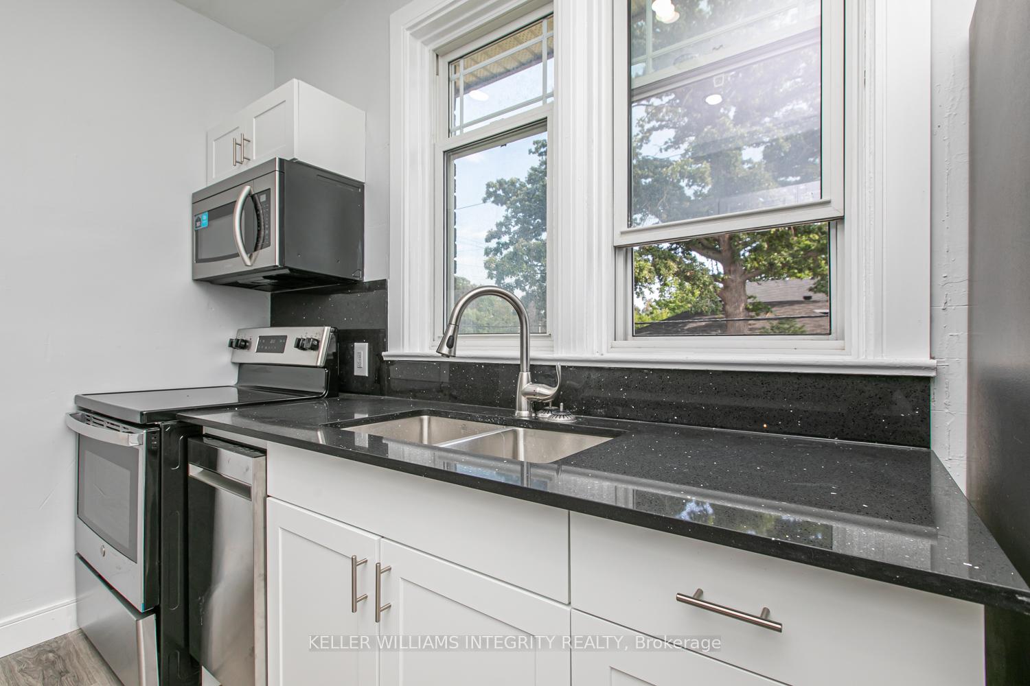 Photo 13 of Unit 2, 106 Harmer Avenue, Ottawa, Ottawa West — HOMEH