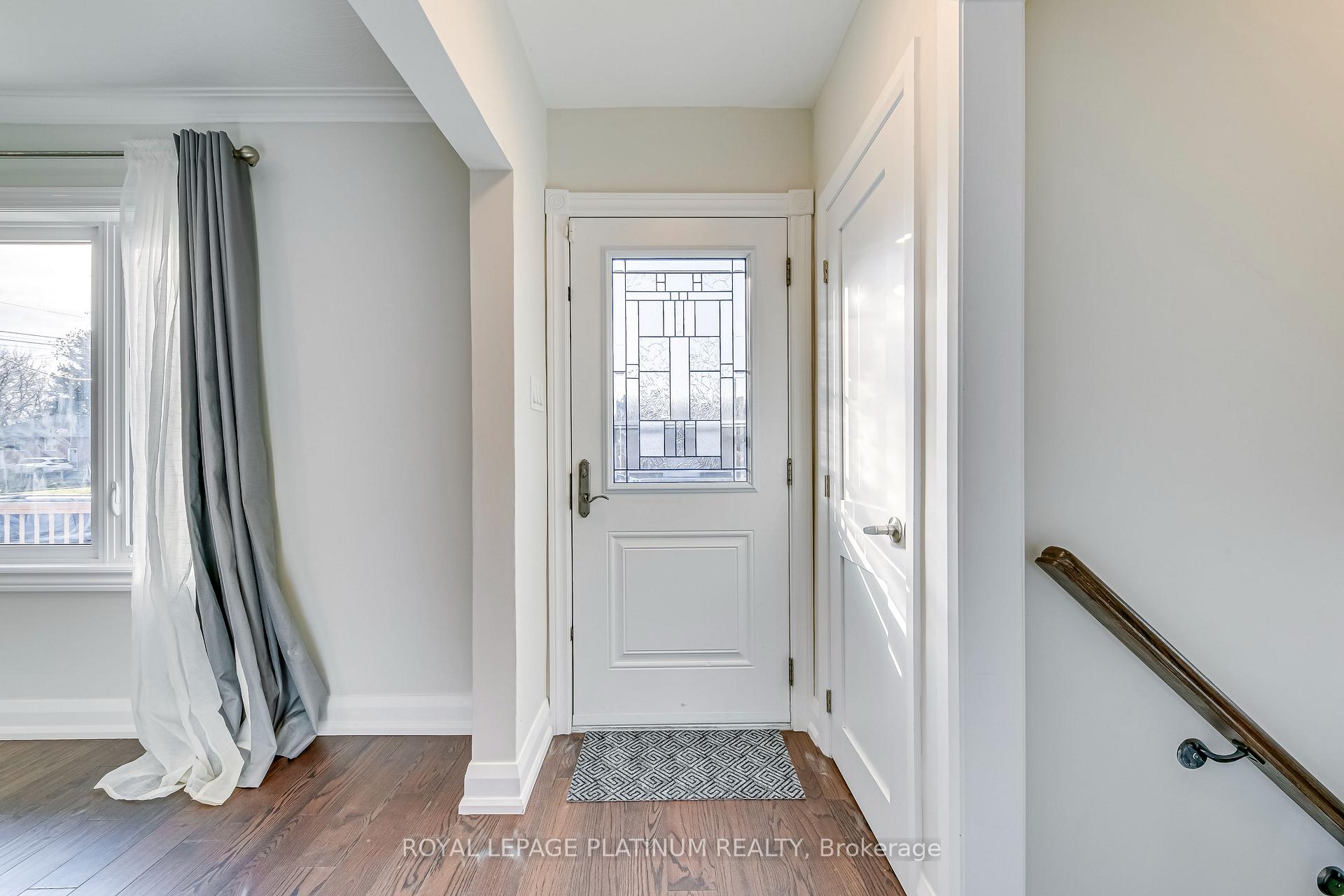Photo 3 of 41 Edilou Drive, Etobicoke, Alderwood — HOMEH
