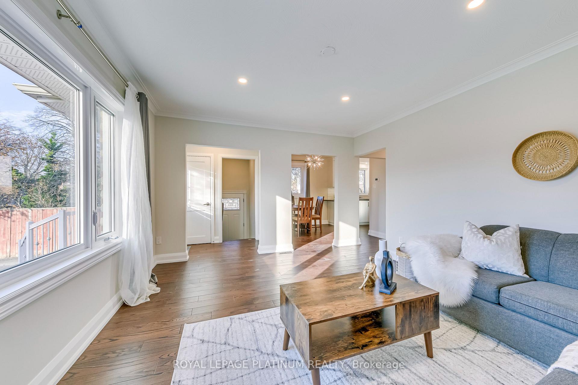 Photo 7 of 41 Edilou Drive, Etobicoke, Alderwood — HOMEH