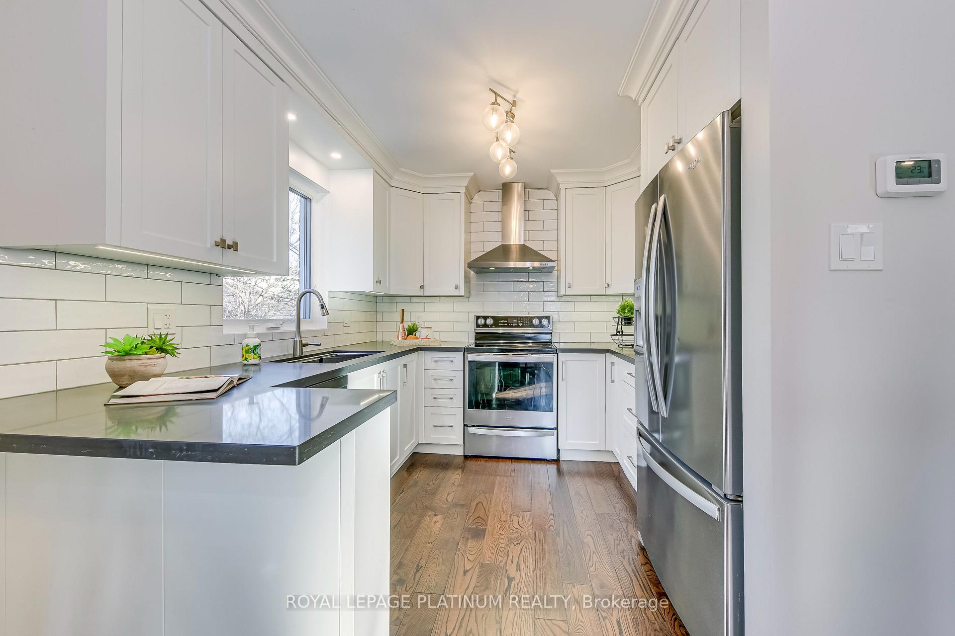 Photo 11 of 41 Edilou Drive, Etobicoke, Alderwood — HOMEH