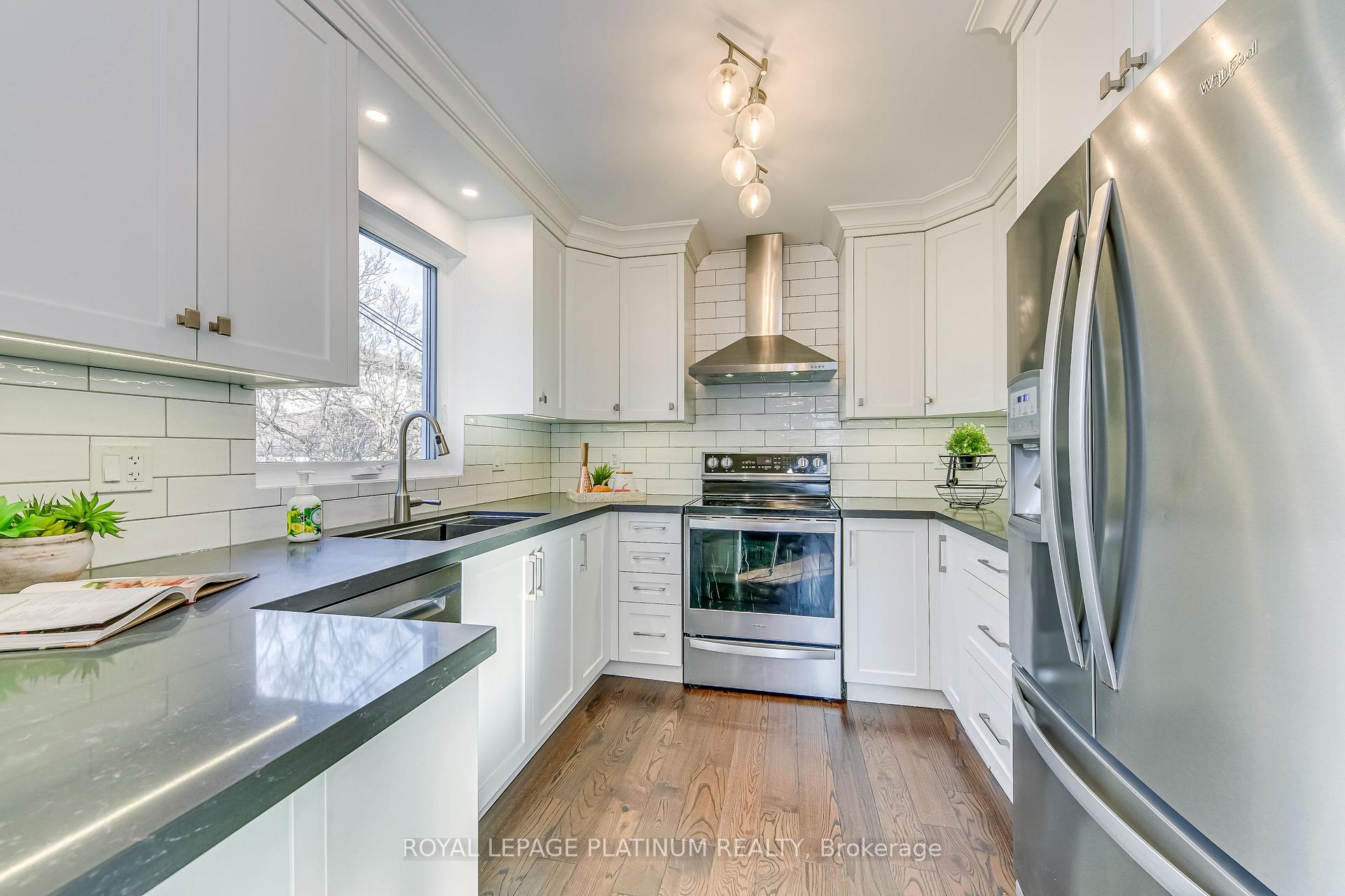 Photo 12 of 41 Edilou Drive, Etobicoke, Alderwood — HOMEH