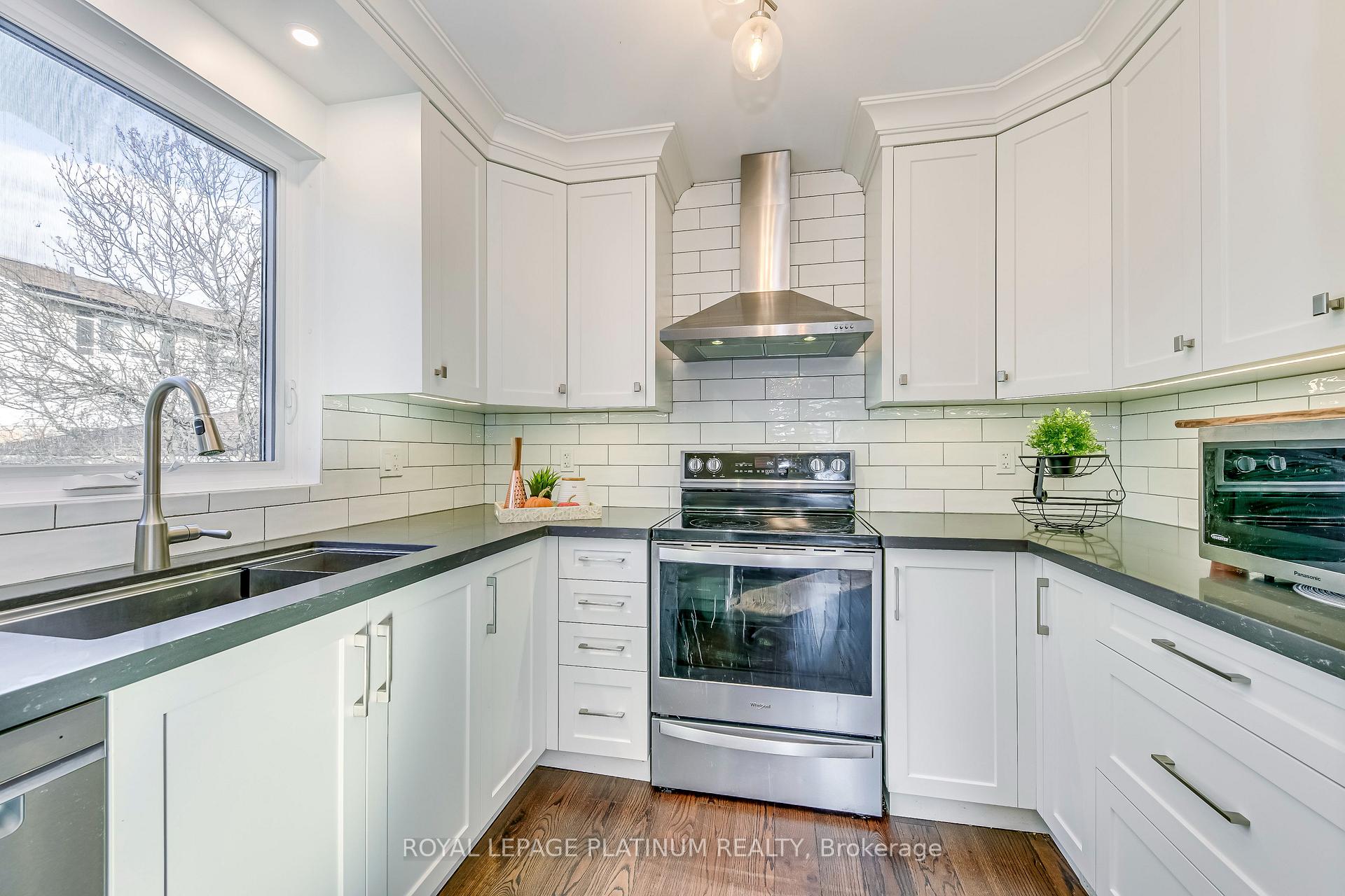 Photo 13 of 41 Edilou Drive, Etobicoke, Alderwood — HOMEH