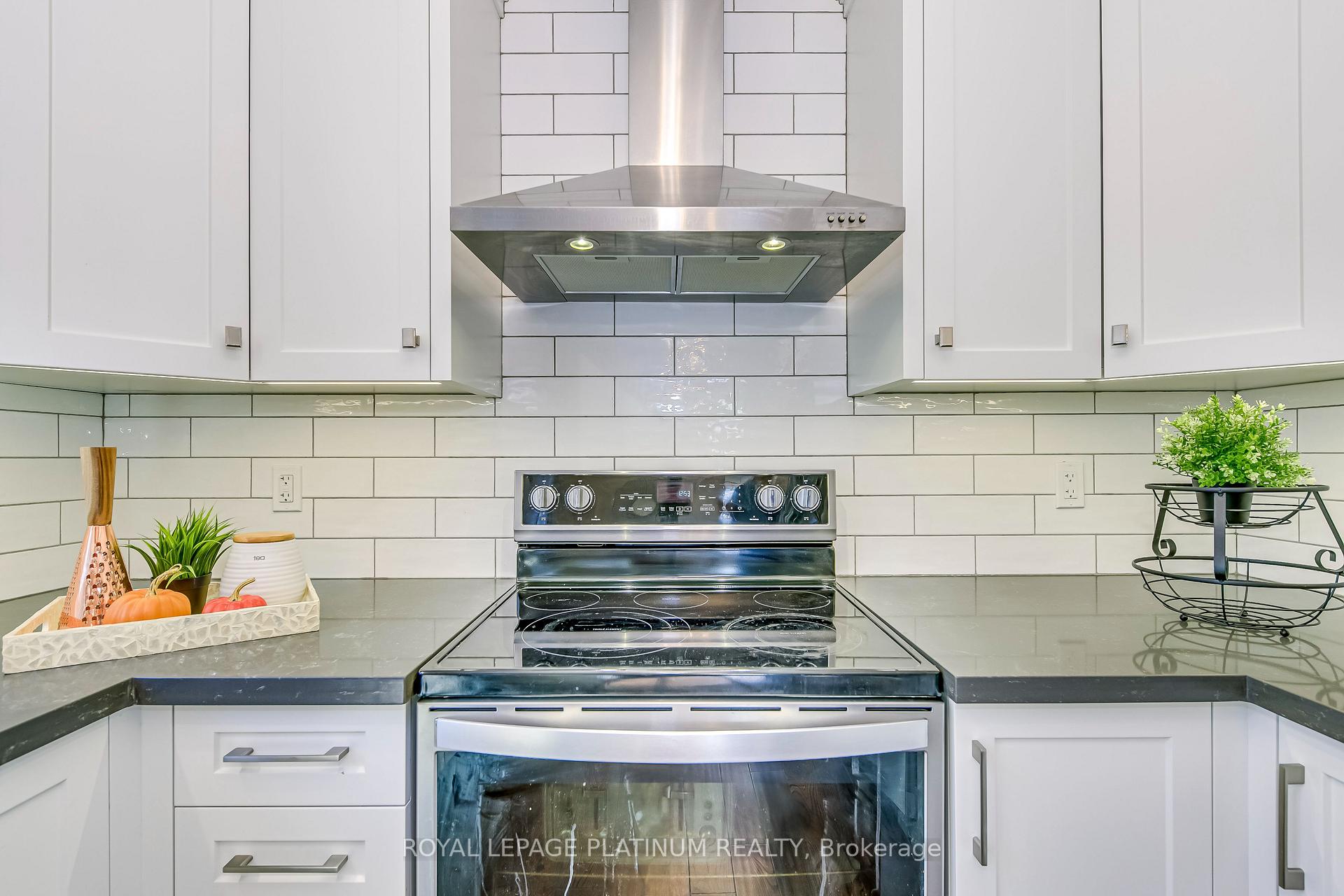 Photo 14 of 41 Edilou Drive, Etobicoke, Alderwood — HOMEH