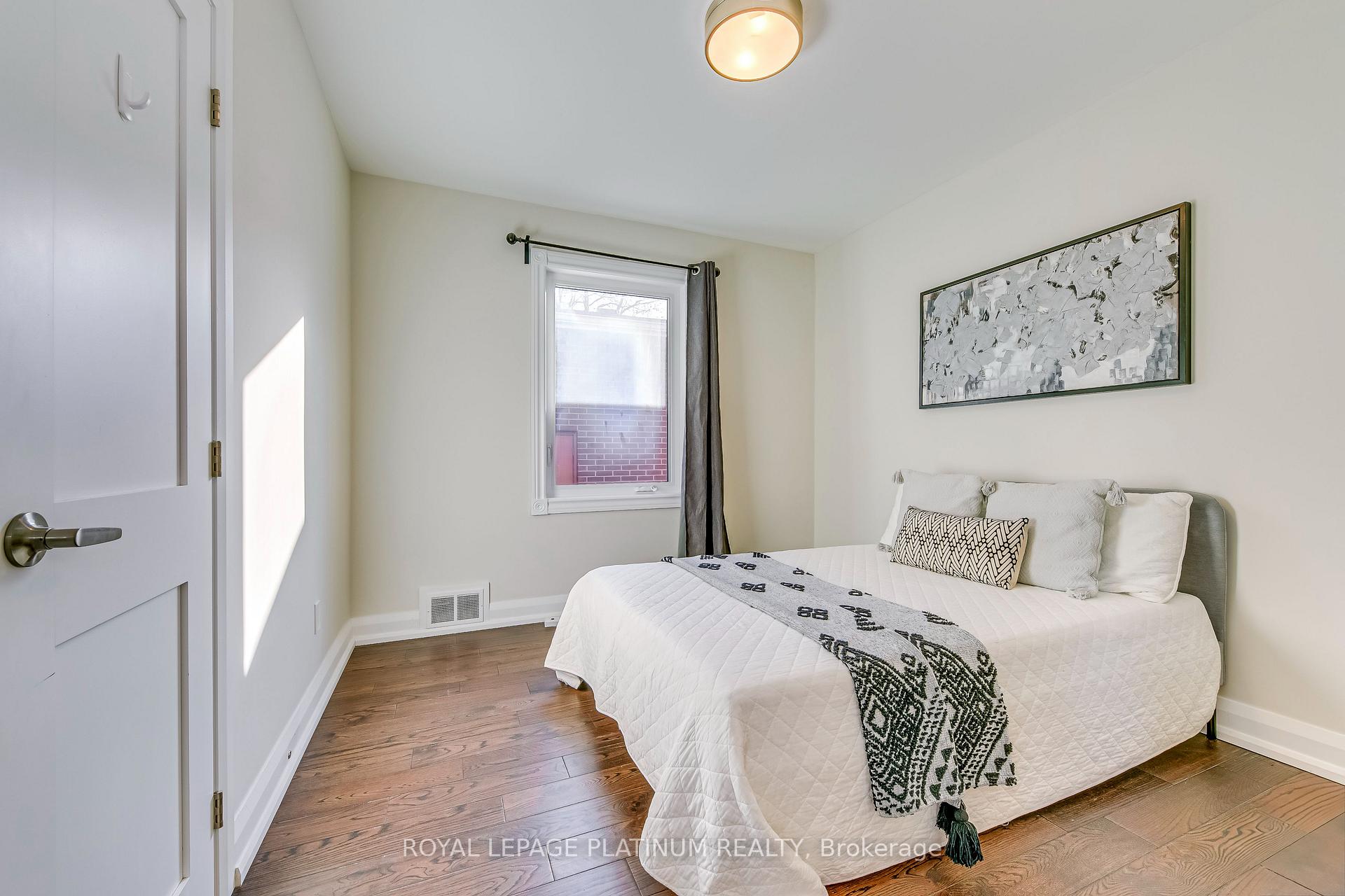 Photo 15 of 41 Edilou Drive, Etobicoke, Alderwood — HOMEH