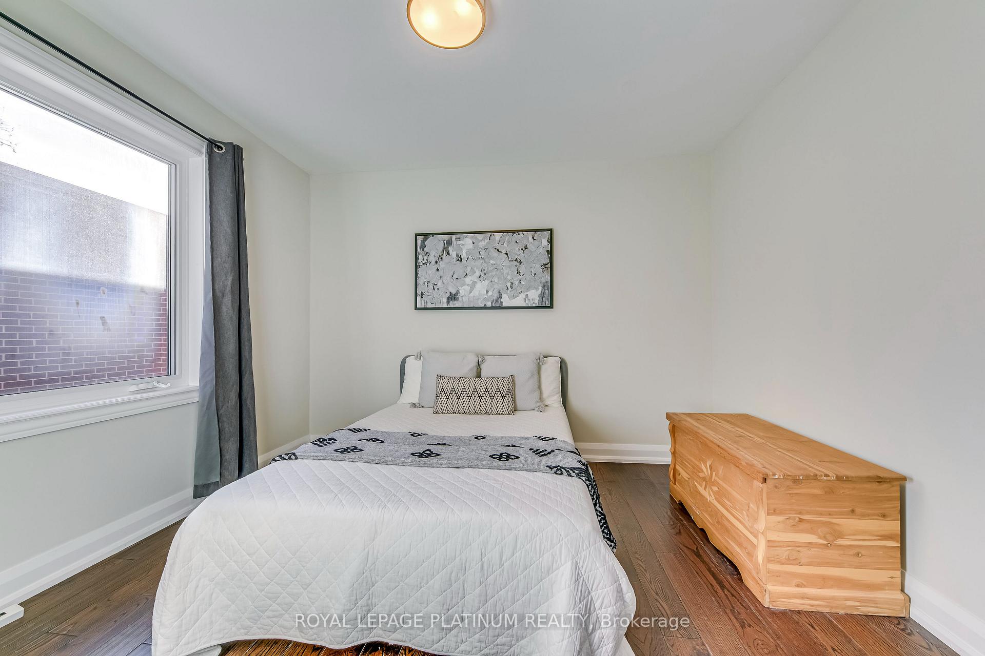 Photo 16 of 41 Edilou Drive, Etobicoke, Alderwood — HOMEH