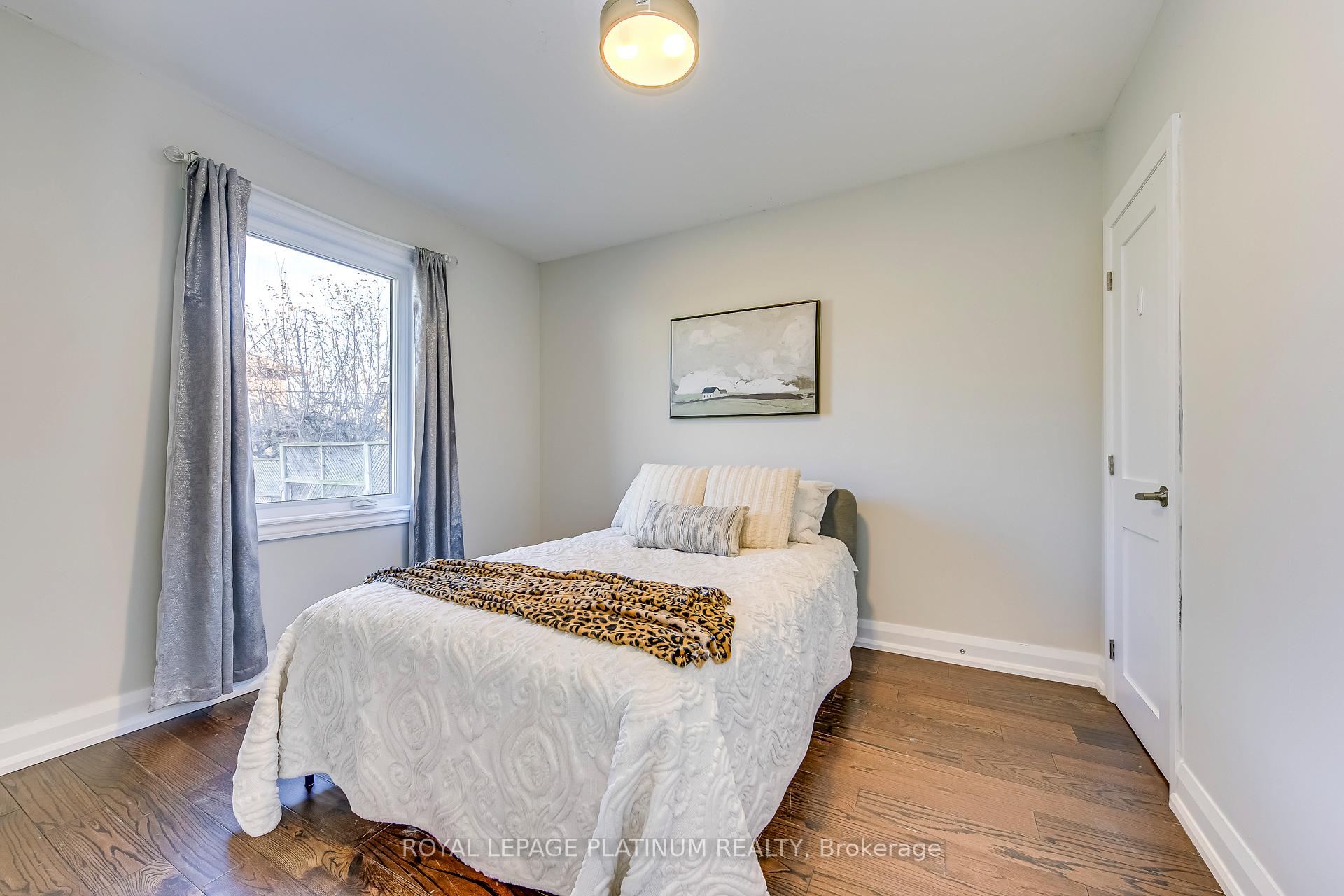 Photo 17 of 41 Edilou Drive, Etobicoke, Alderwood — HOMEH