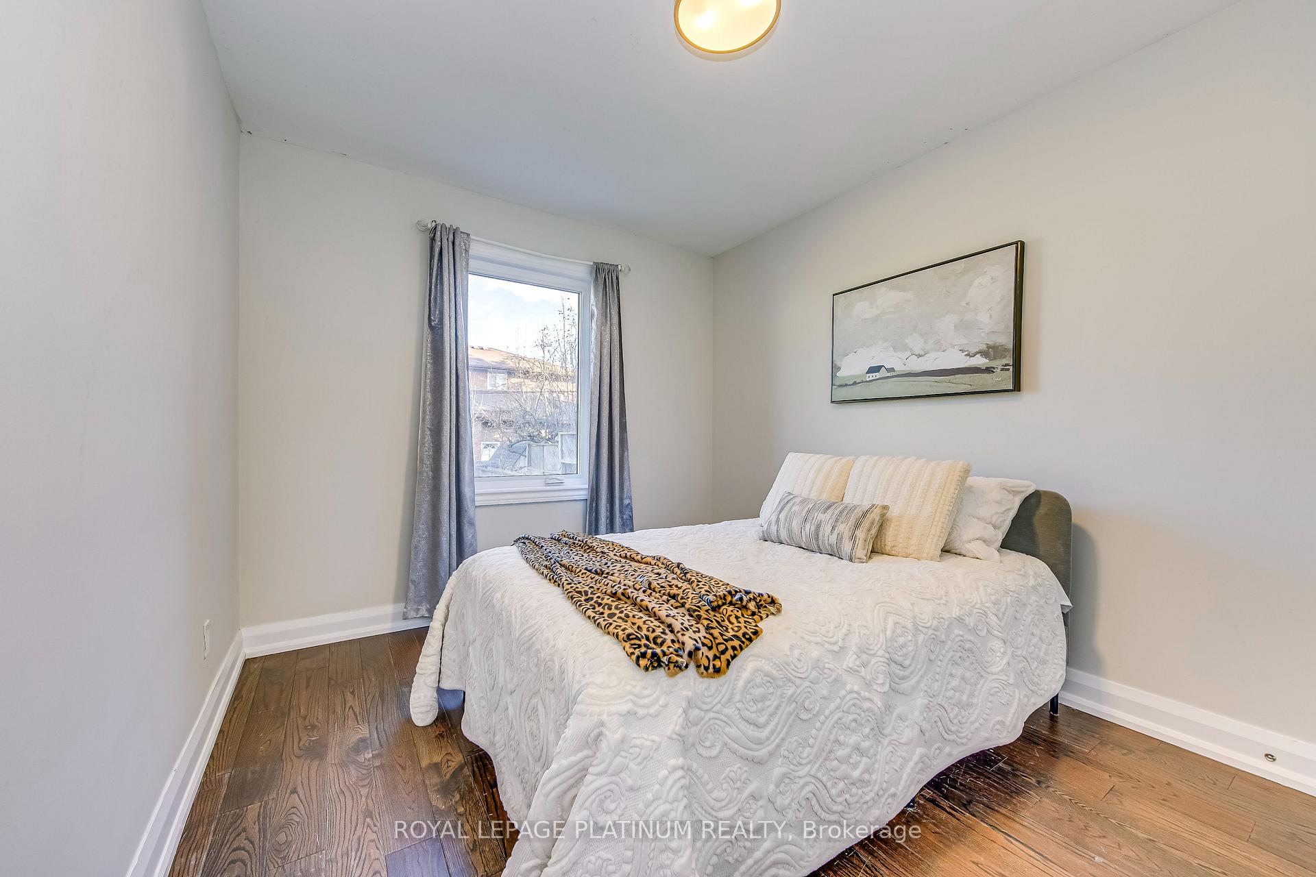 Photo 18 of 41 Edilou Drive, Etobicoke, Alderwood — HOMEH