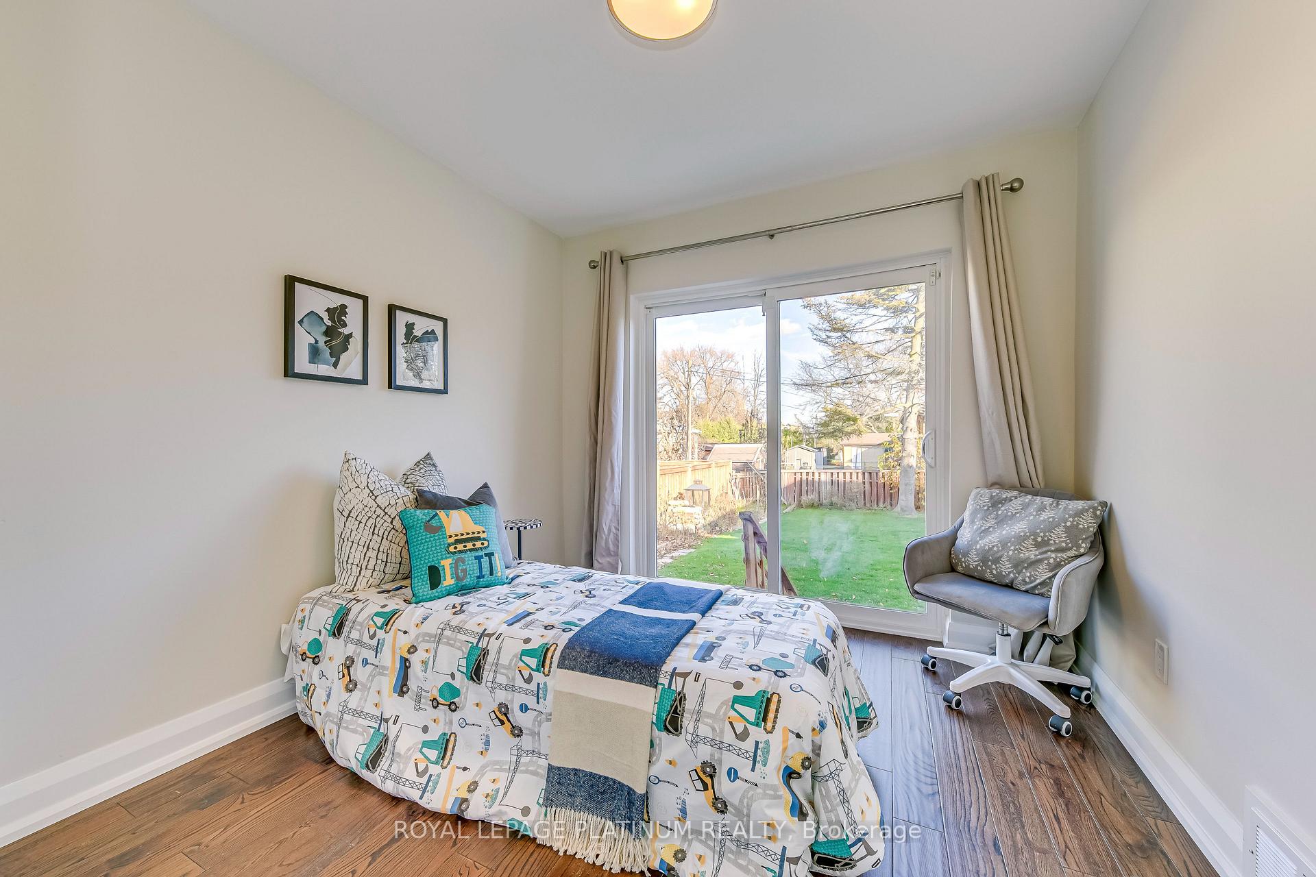 Photo 19 of 41 Edilou Drive, Etobicoke, Alderwood — HOMEH