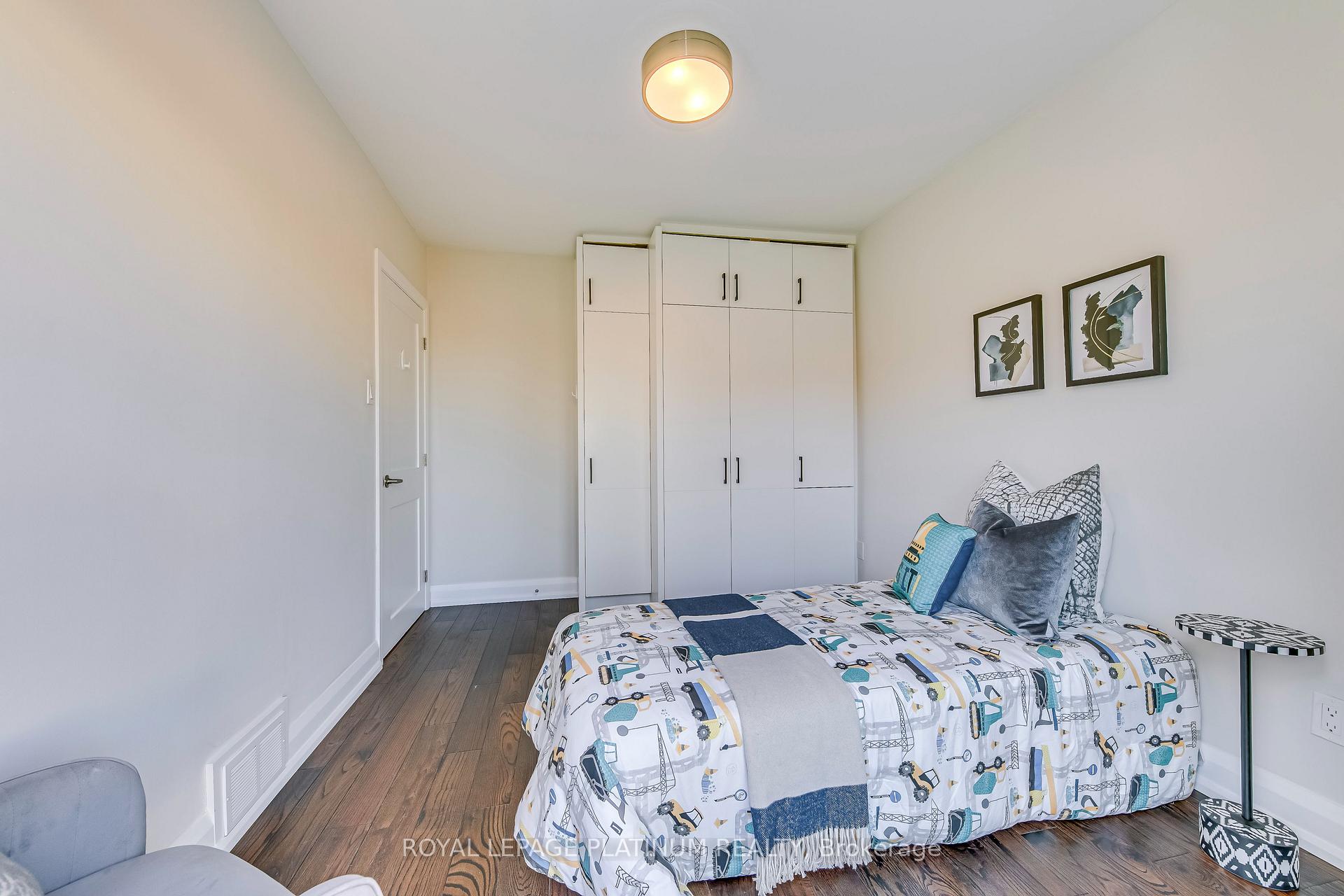 Photo 20 of 41 Edilou Drive, Etobicoke, Alderwood — HOMEH