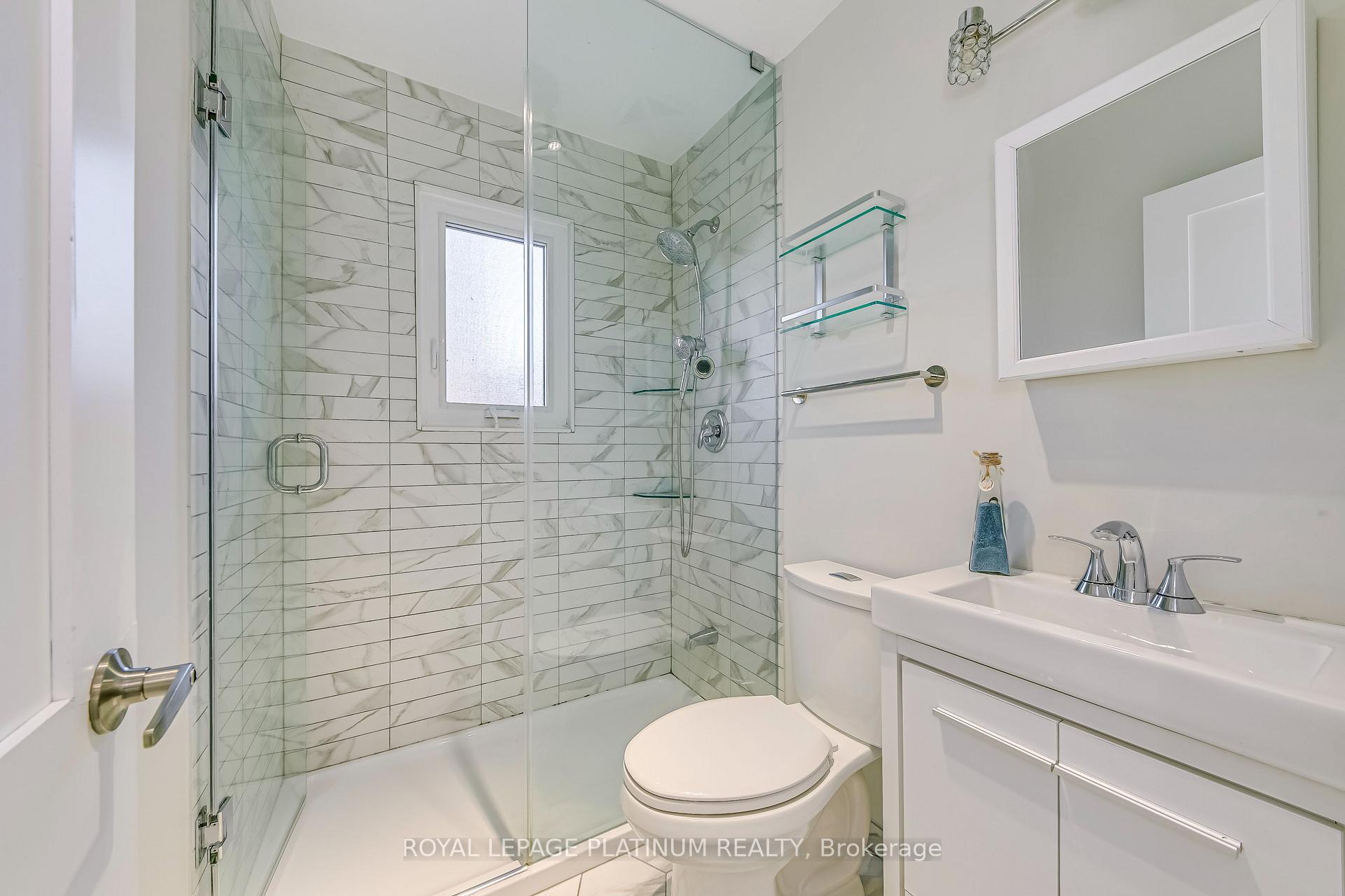 Photo 21 of 41 Edilou Drive, Etobicoke, Alderwood — HOMEH