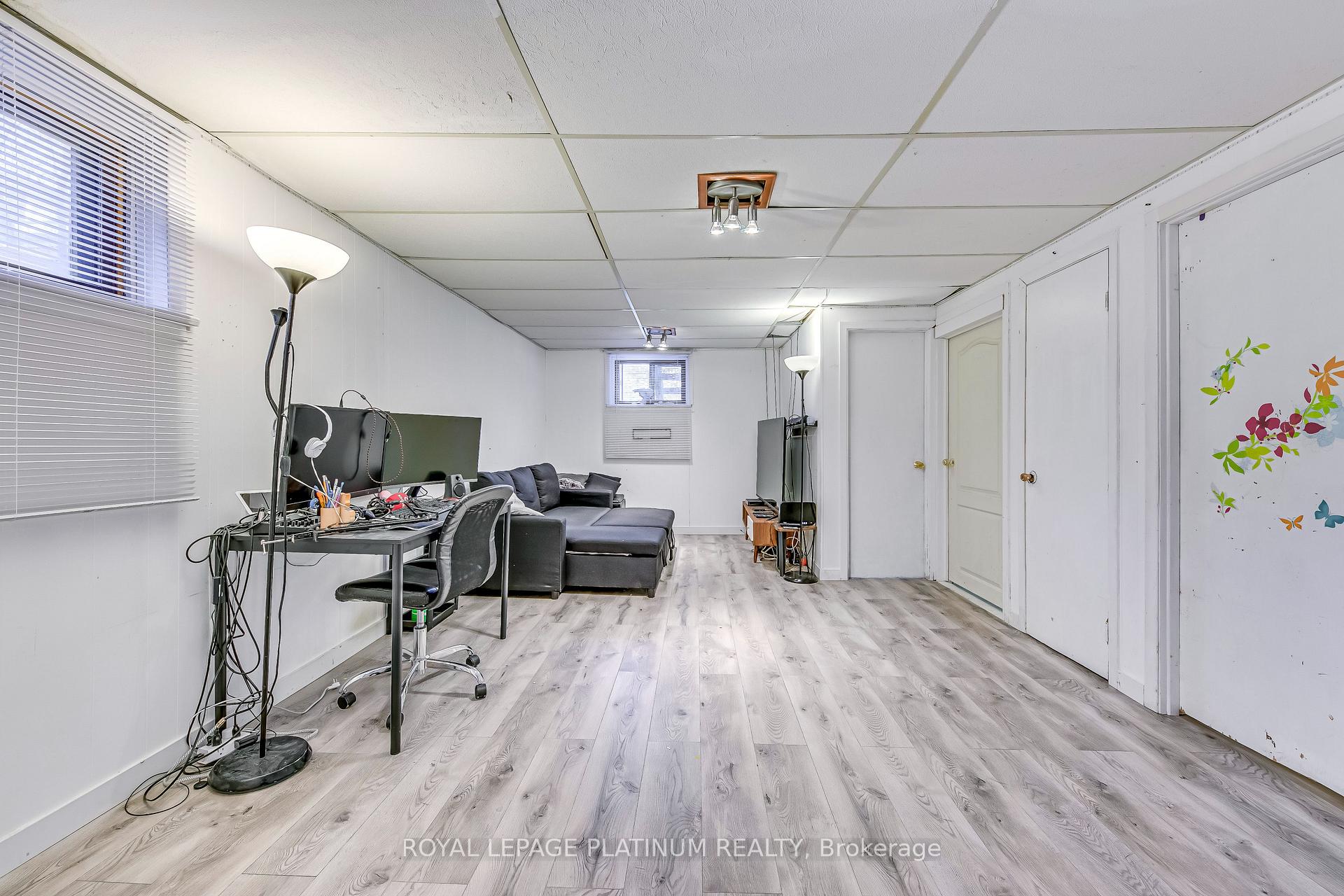 Photo 24 of 41 Edilou Drive, Etobicoke, Alderwood — HOMEH
