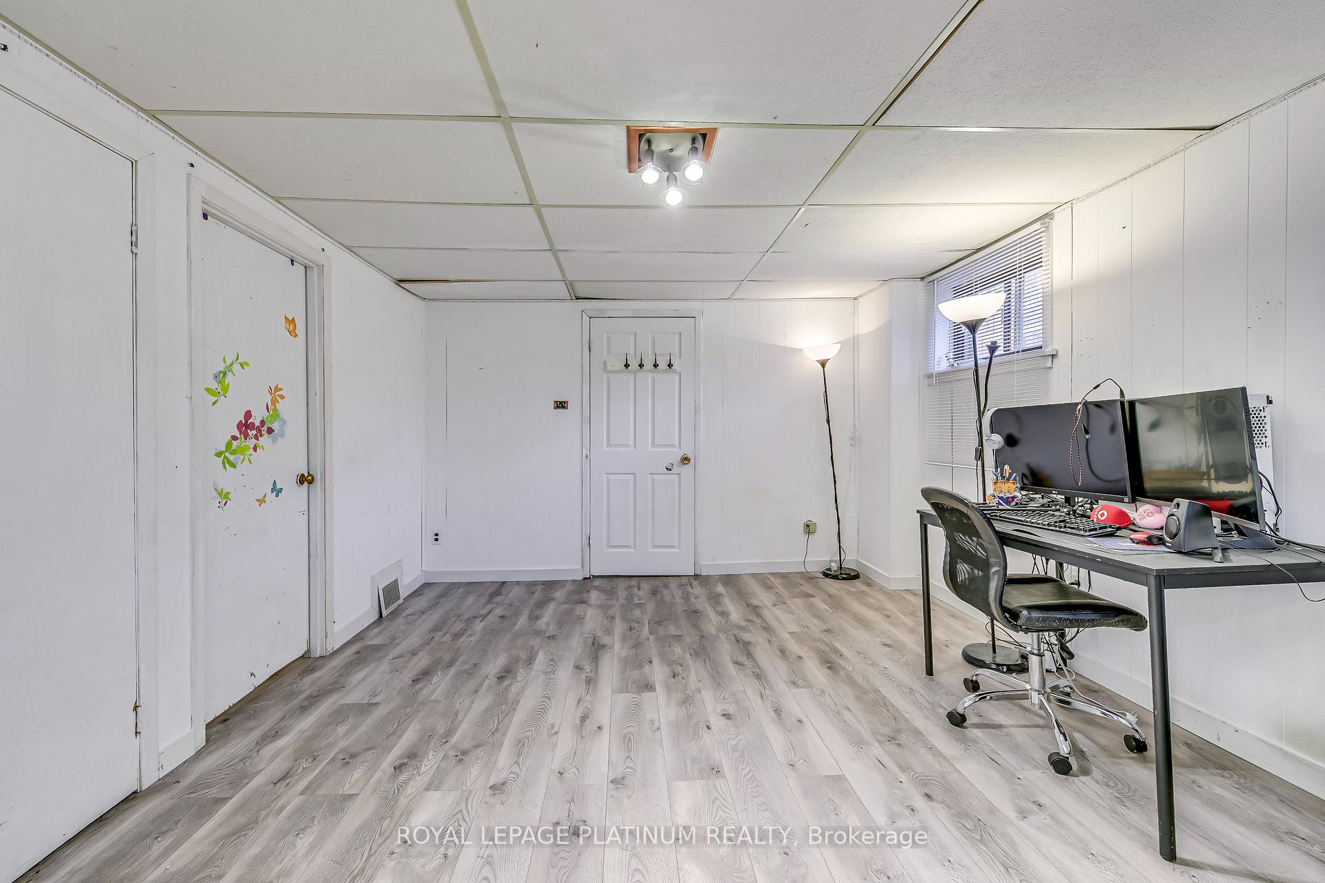 Photo 25 of 41 Edilou Drive, Etobicoke, Alderwood — HOMEH