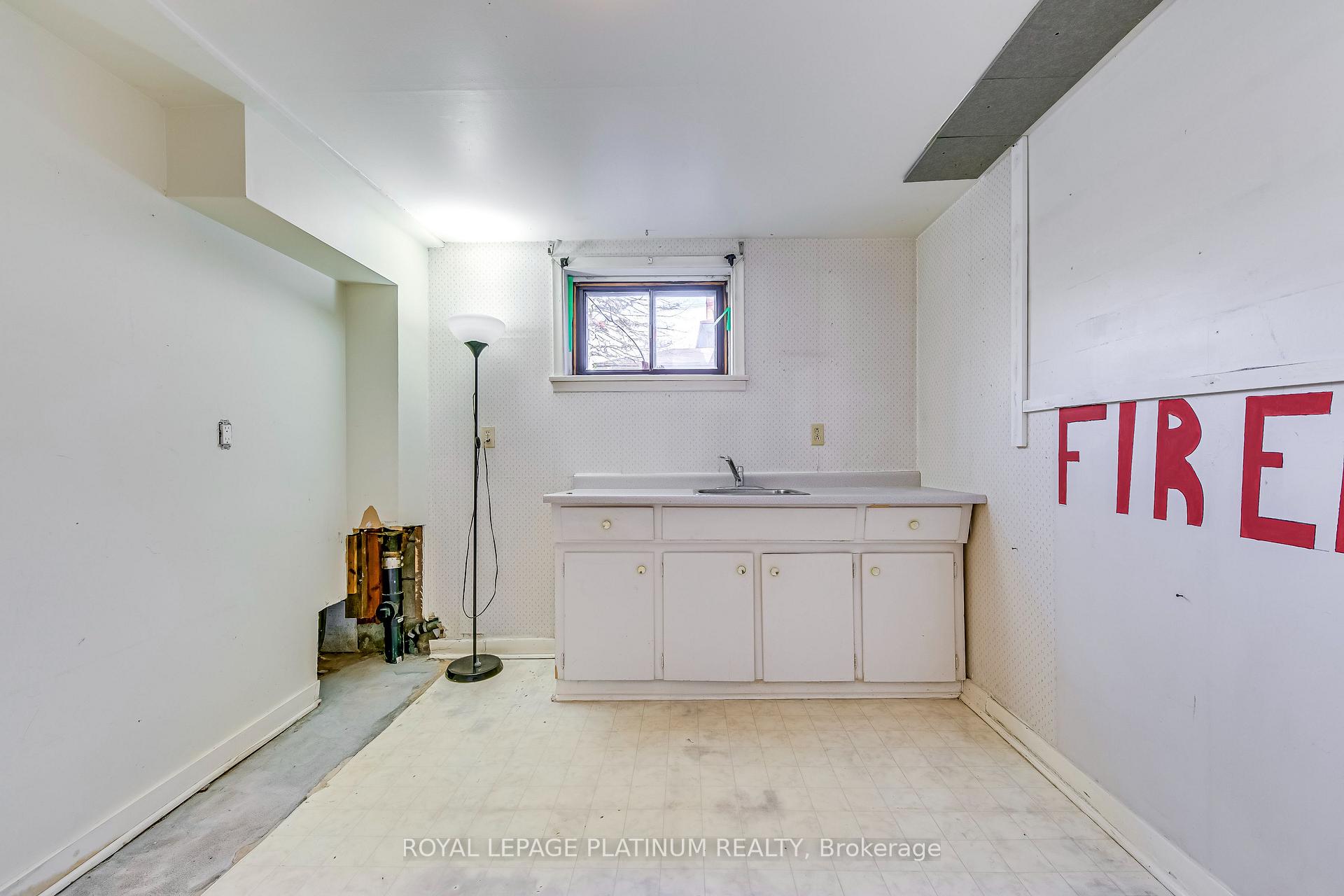 Photo 28 of 41 Edilou Drive, Etobicoke, Alderwood — HOMEH