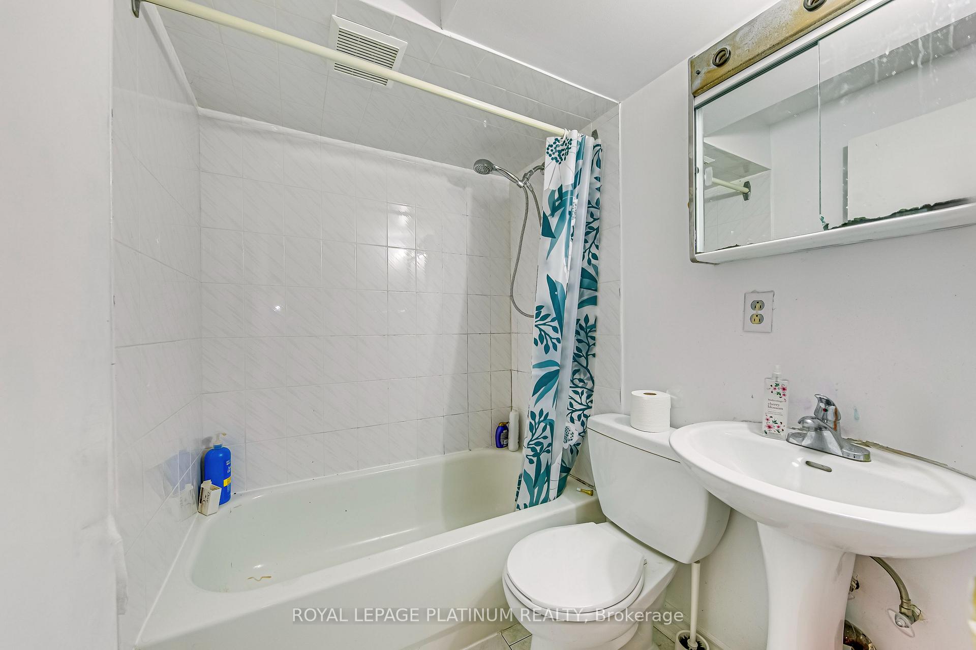 Photo 30 of 41 Edilou Drive, Etobicoke, Alderwood — HOMEH