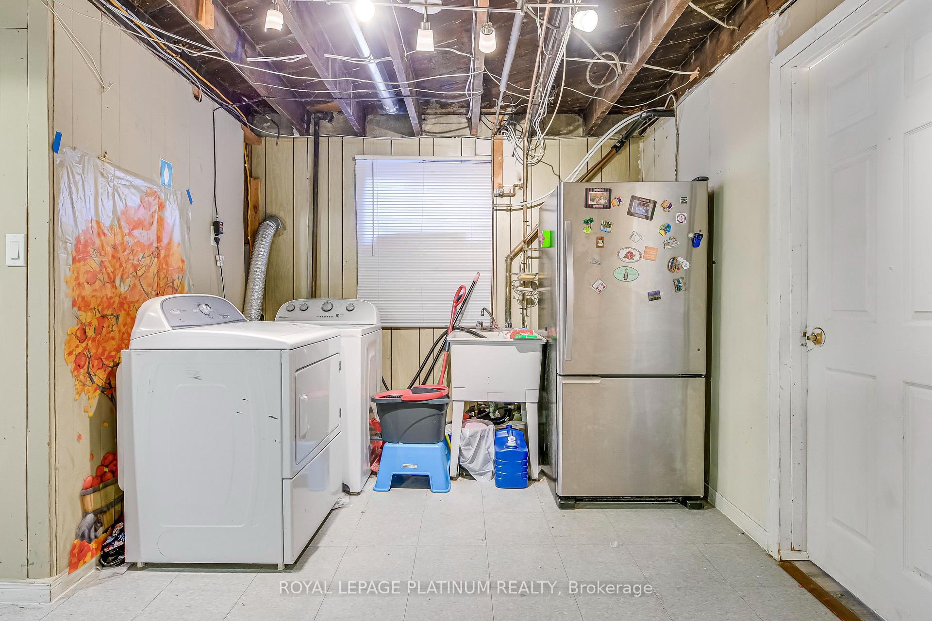 Photo 32 of 41 Edilou Drive, Etobicoke, Alderwood — HOMEH